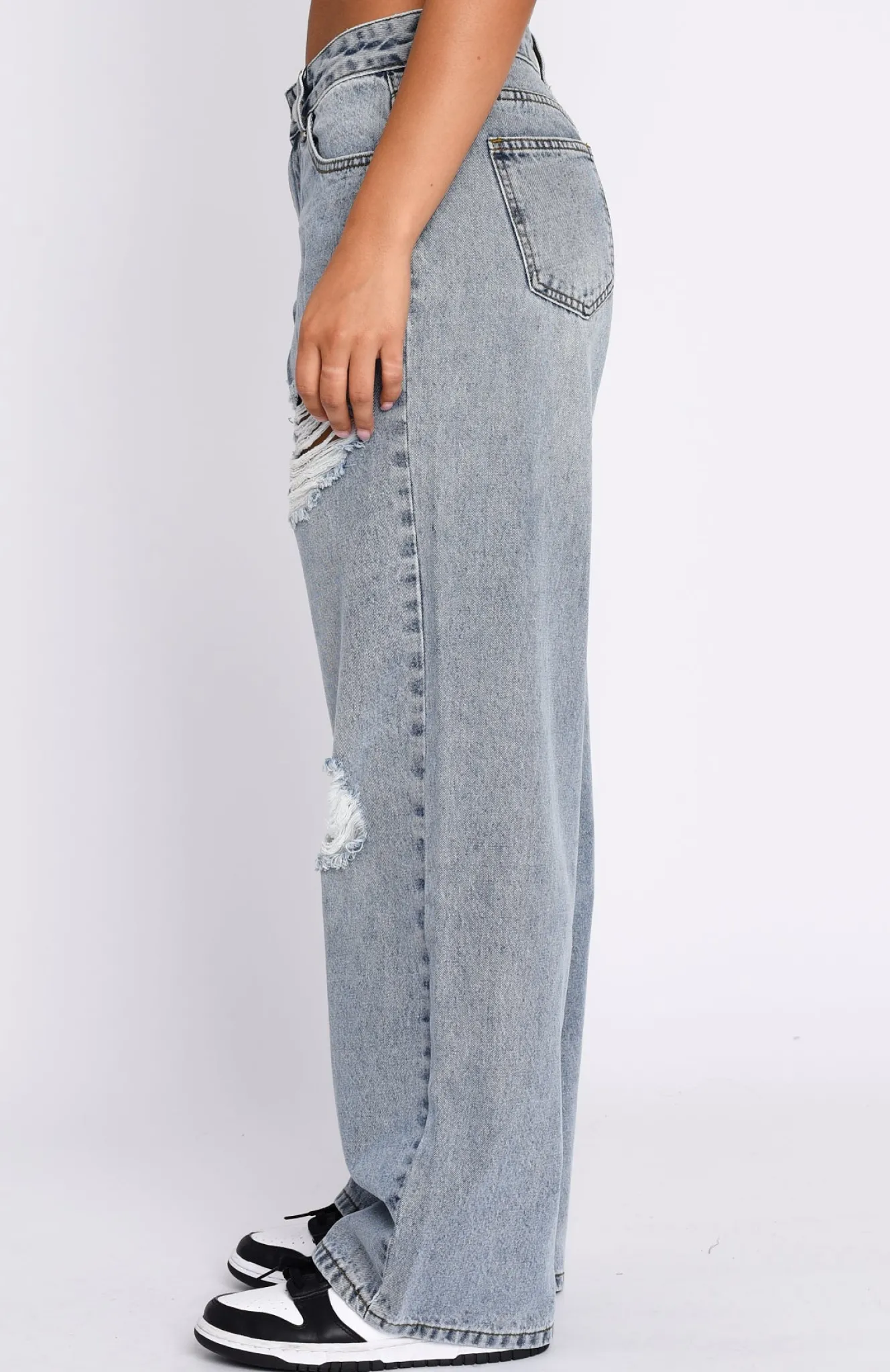 Denim | White Fox Boutique Cross My Path Jeans Light Wash blue